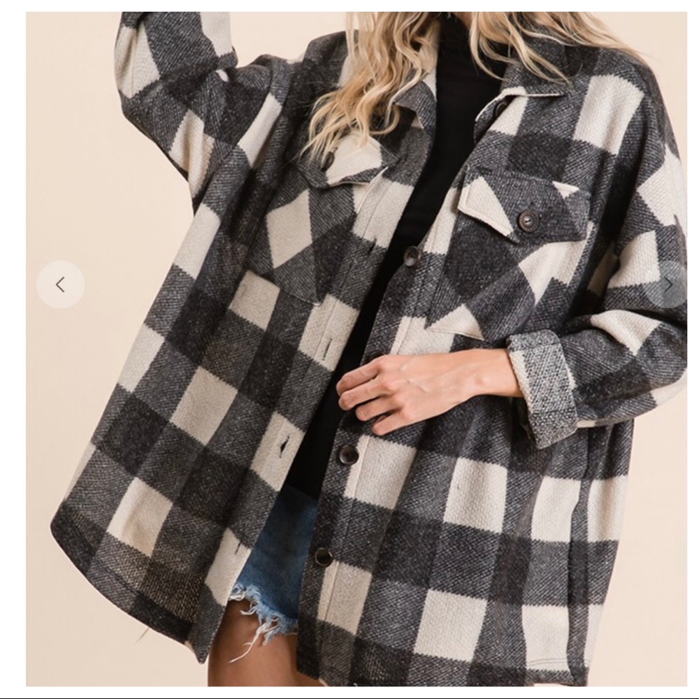 ✨LAST 1✨Fabulous Must Have Plaid Boxy shirt jacket - Picture 3 of 5